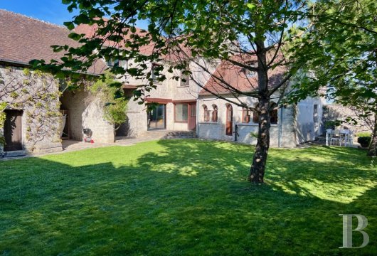 centre-val-de-loire - À 1 h 30 de Paris, dans un village du nord-Loiret,  une maison de caractère entièrement rénovée, son jardin et ses dépendances