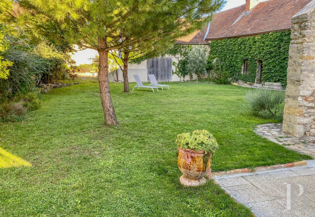 character properties France center val de loire   - 11