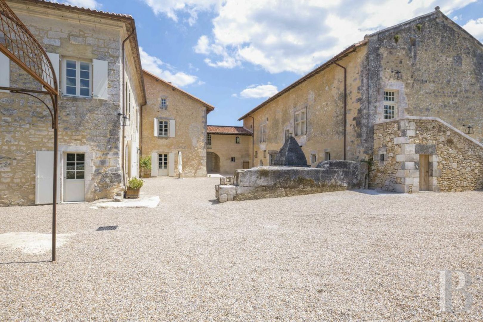 A former fortified estate in the heart of the Périgord vert, not far from Brantôme - photo  n°1