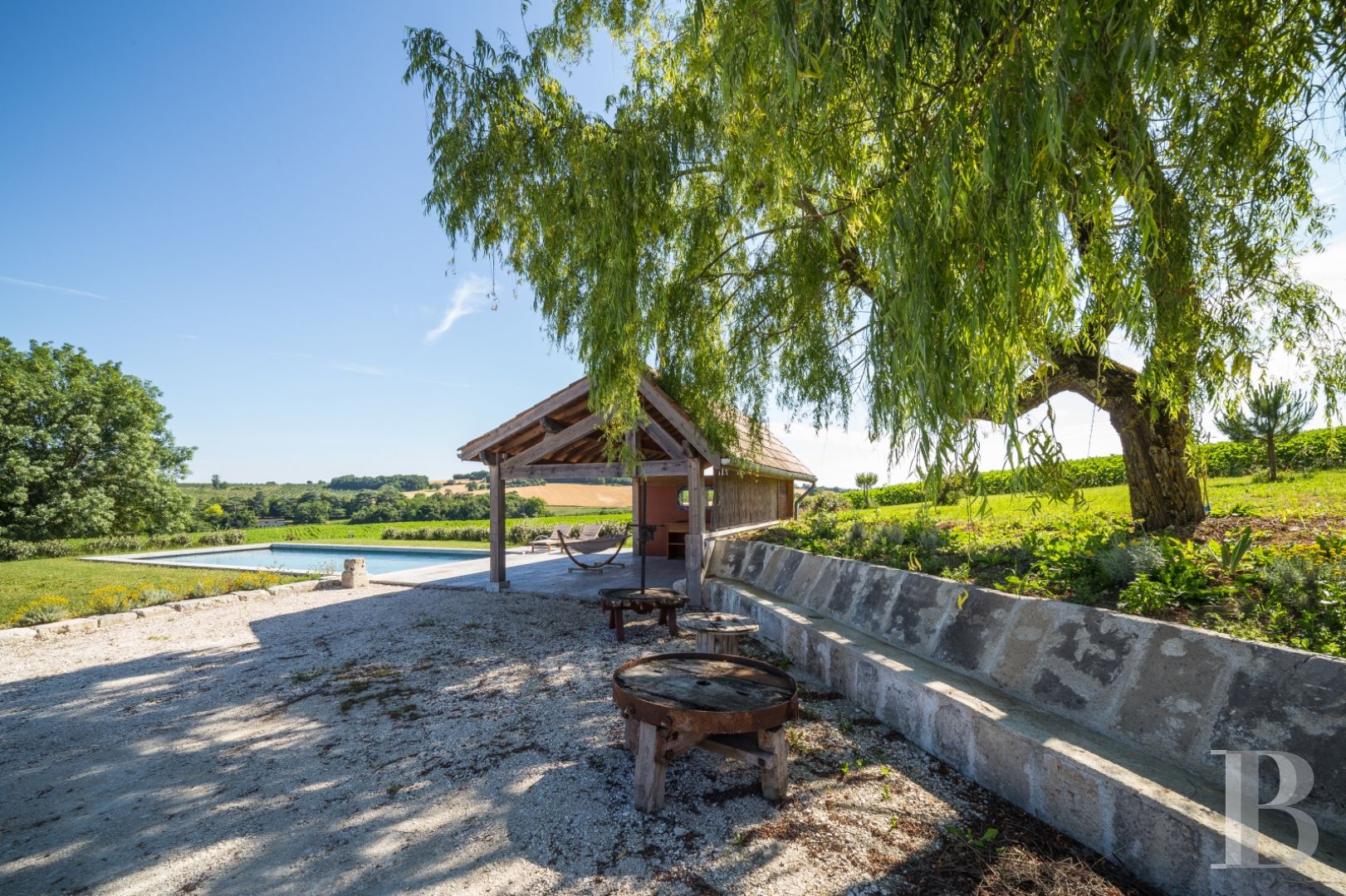 A Romanesque chapel in a hamlet lined with fields and orchards to the north of Agen - photo  n°2