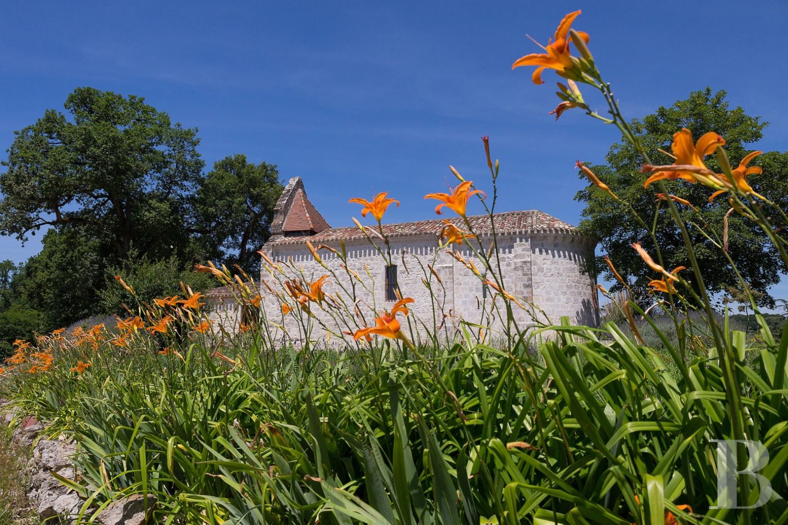 A Romanesque chapel in a hamlet lined with fields and orchards to the north of Agen - photo  n°1
