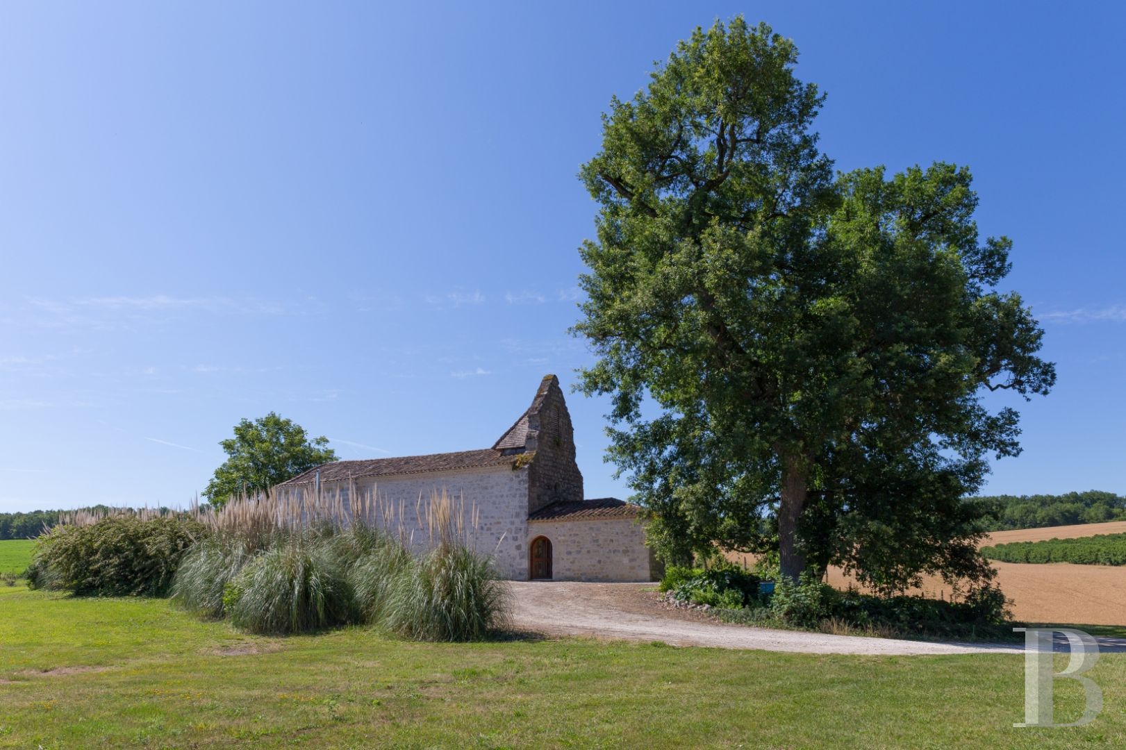 A Romanesque chapel in a hamlet lined with fields and orchards to the north of Agen - photo  n°4