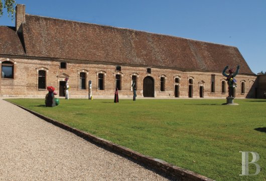 Vast outbuildings with a military past dedicated to contemporary art  in the heart of the Sologne forest - photo  n°2