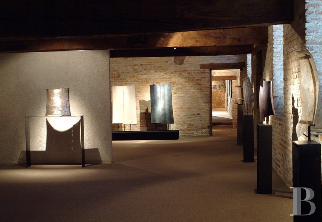 Vast outbuildings with a military past dedicated to contemporary art  in the heart of the Sologne forest - photo  n°10