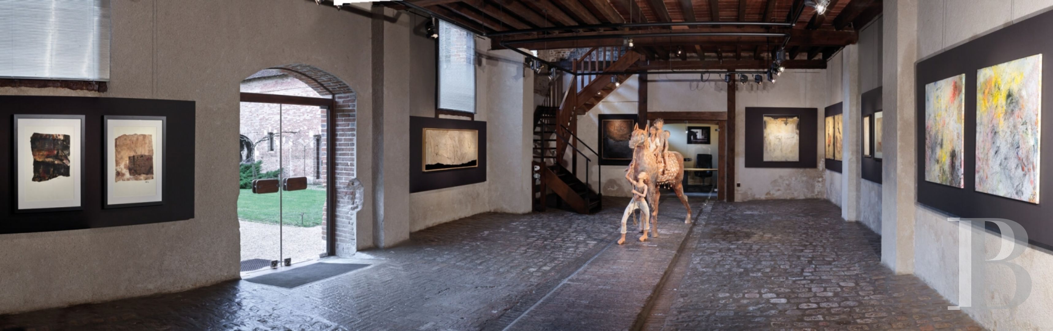 En pleine forêt solognote,  de vastes dépendances d'origine militaire dédiées aux arts contemporains - photo  n°10