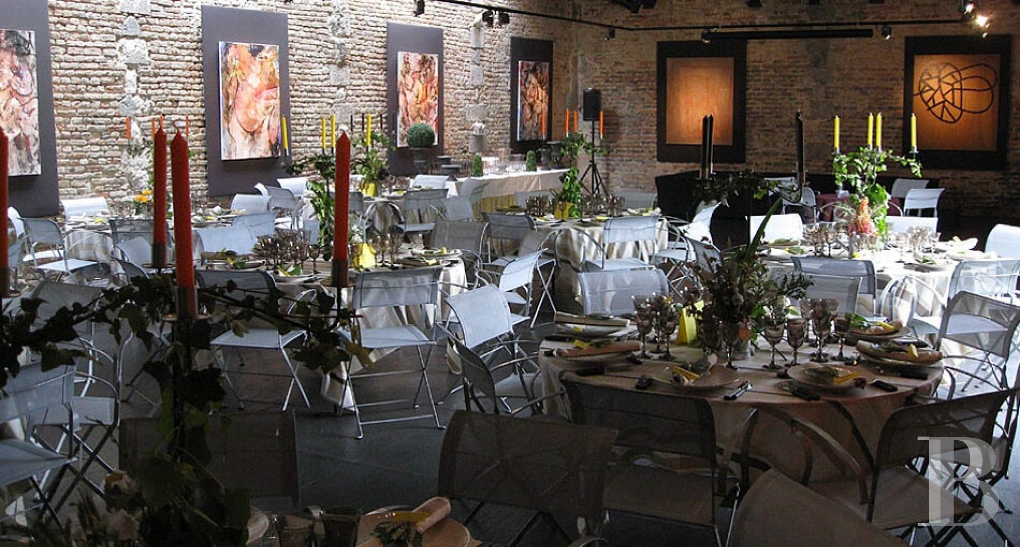 Vast outbuildings with a military past dedicated to contemporary art  in the heart of the Sologne forest - photo  n°9