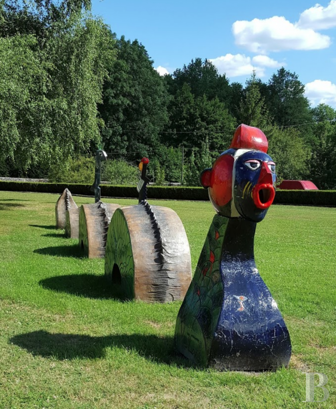 Vast outbuildings with a military past dedicated to contemporary art  in the heart of the Sologne forest - photo  n°4