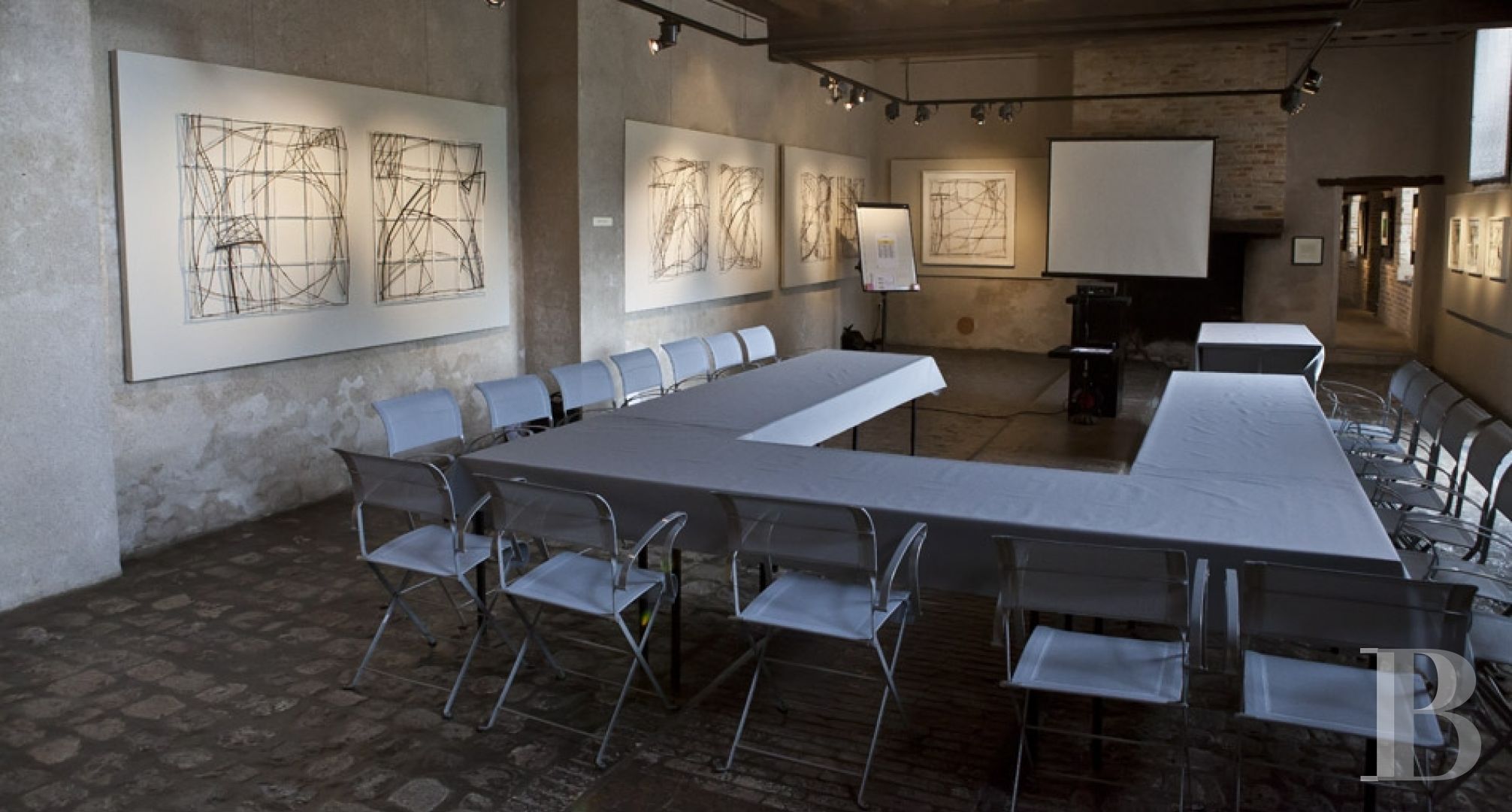 Vast outbuildings with a military past dedicated to contemporary art  in the heart of the Sologne forest - photo  n°8