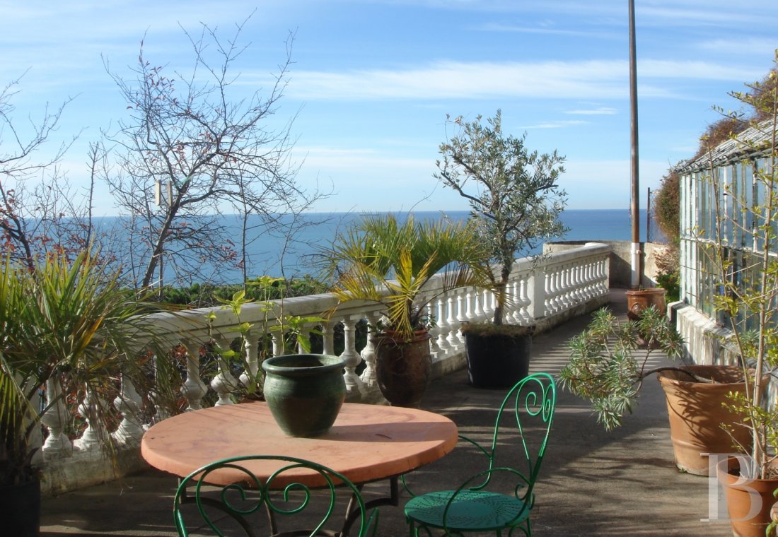 A 19th century villa with a spectacular garden and rockery overlooking the Corniche at the heart of Roucas-Blanc in Marseille - photo  n°8
