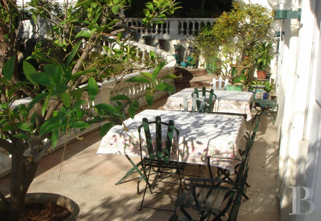 A 19th century villa with a spectacular garden and rockery overlooking the Corniche at the heart of Roucas-Blanc in Marseille - photo  n°7