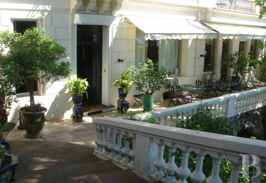 A 19th century villa with a spectacular garden and rockery overlooking the Corniche at the heart of Roucas-Blanc in Marseille - photo  n°6
