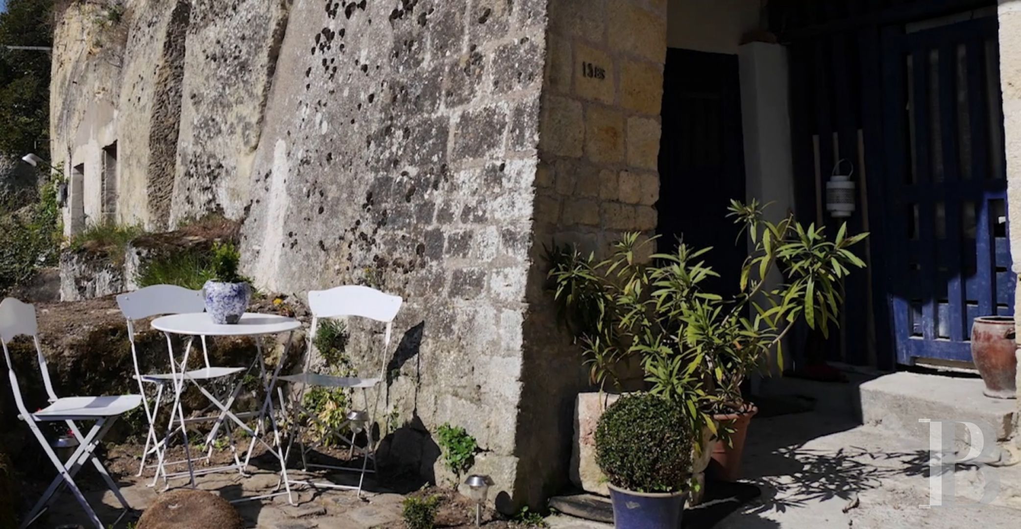 A troglodyte house full of comfort and light in the Val de Loire across from Amboise  - photo  n°37