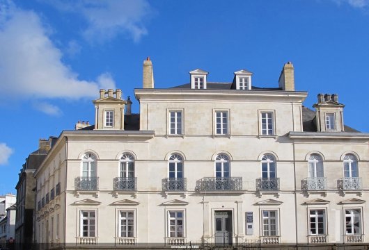 À Vannes, tout près du port de plaisance, un studio haussmannien tourné vers le large - photo  n°2