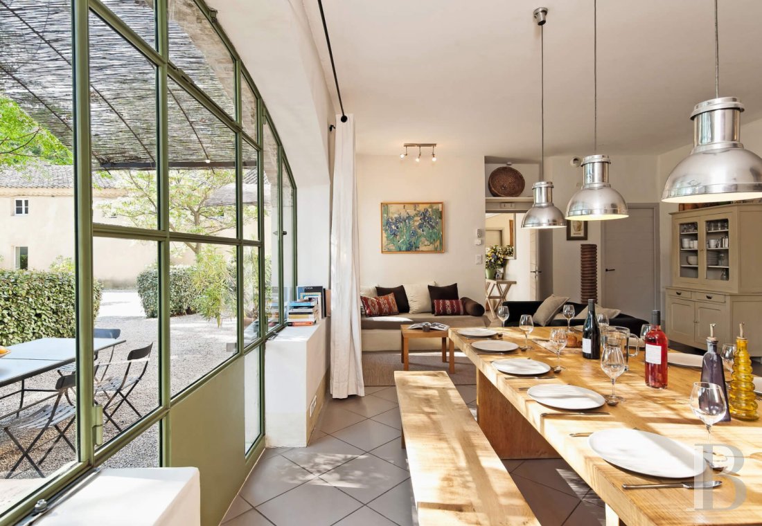 Dans le Vaucluse, au sud-est de Cairanne, une maison dédiée à la villégiature au cœur d’un domaine viticole  - photo  n°19