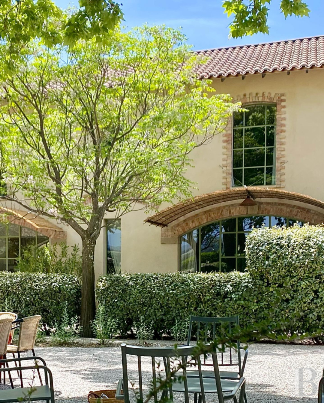 Dans le Vaucluse, au sud-est de Cairanne, une maison dédiée à la villégiature au cœur d’un domaine viticole  - photo  n°16