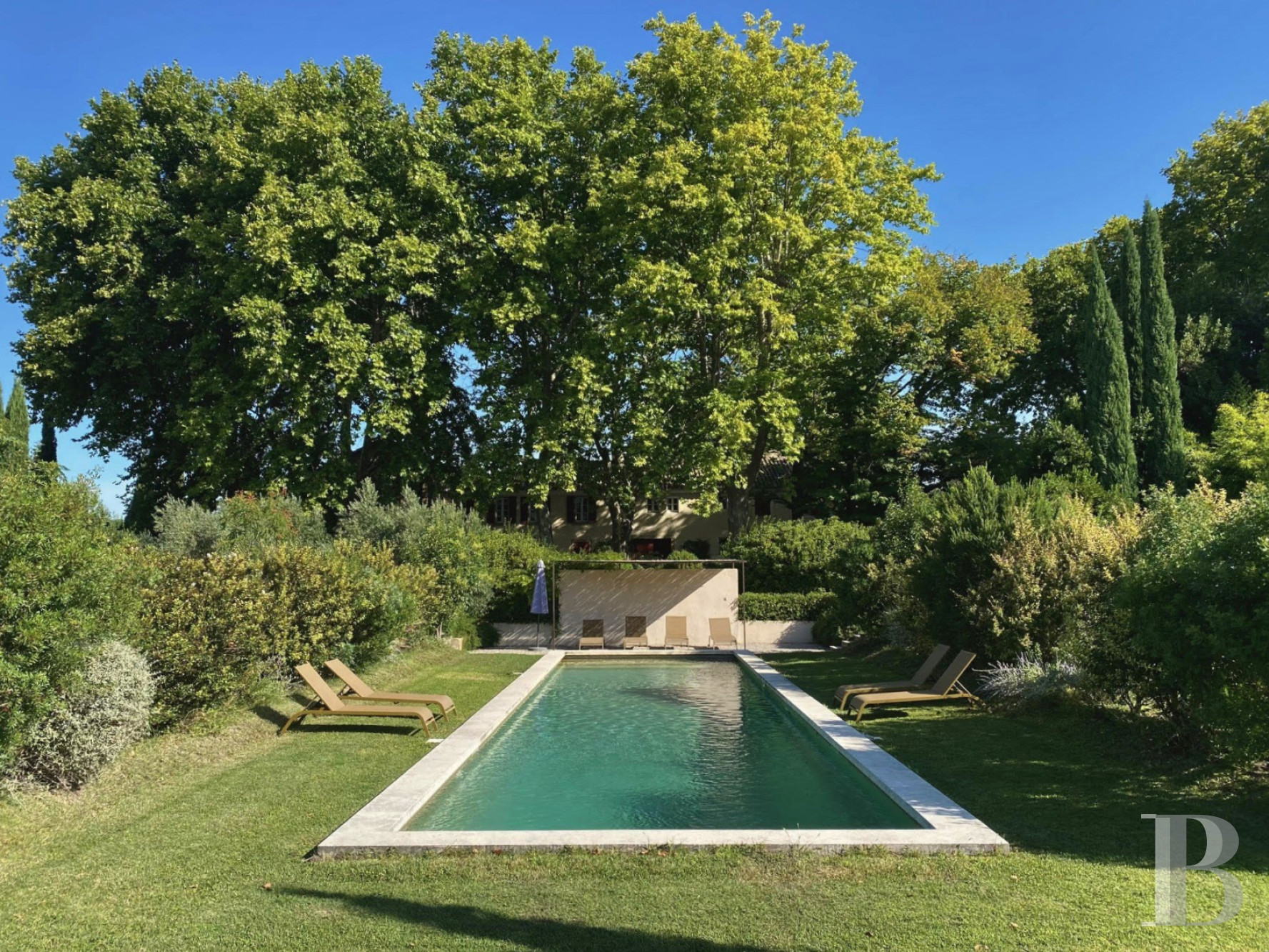 Dans le Vaucluse, au sud-est de Cairanne, une maison dédiée à la villégiature au cœur d’un domaine viticole  - photo  n°15