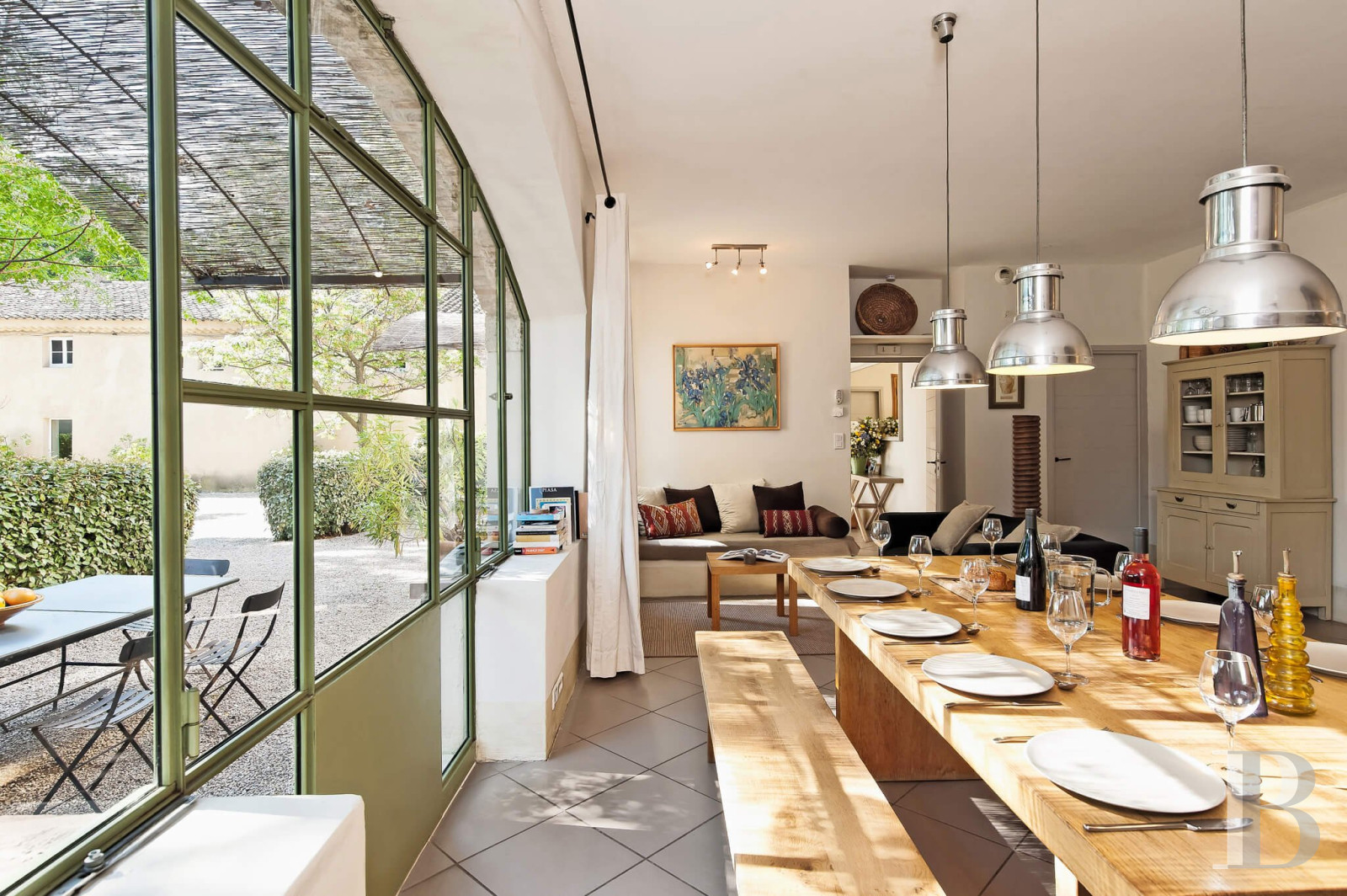 Dans le Vaucluse, au sud-est de Cairanne, une maison dédiée à la villégiature au cœur d’un domaine viticole  - photo  n°19