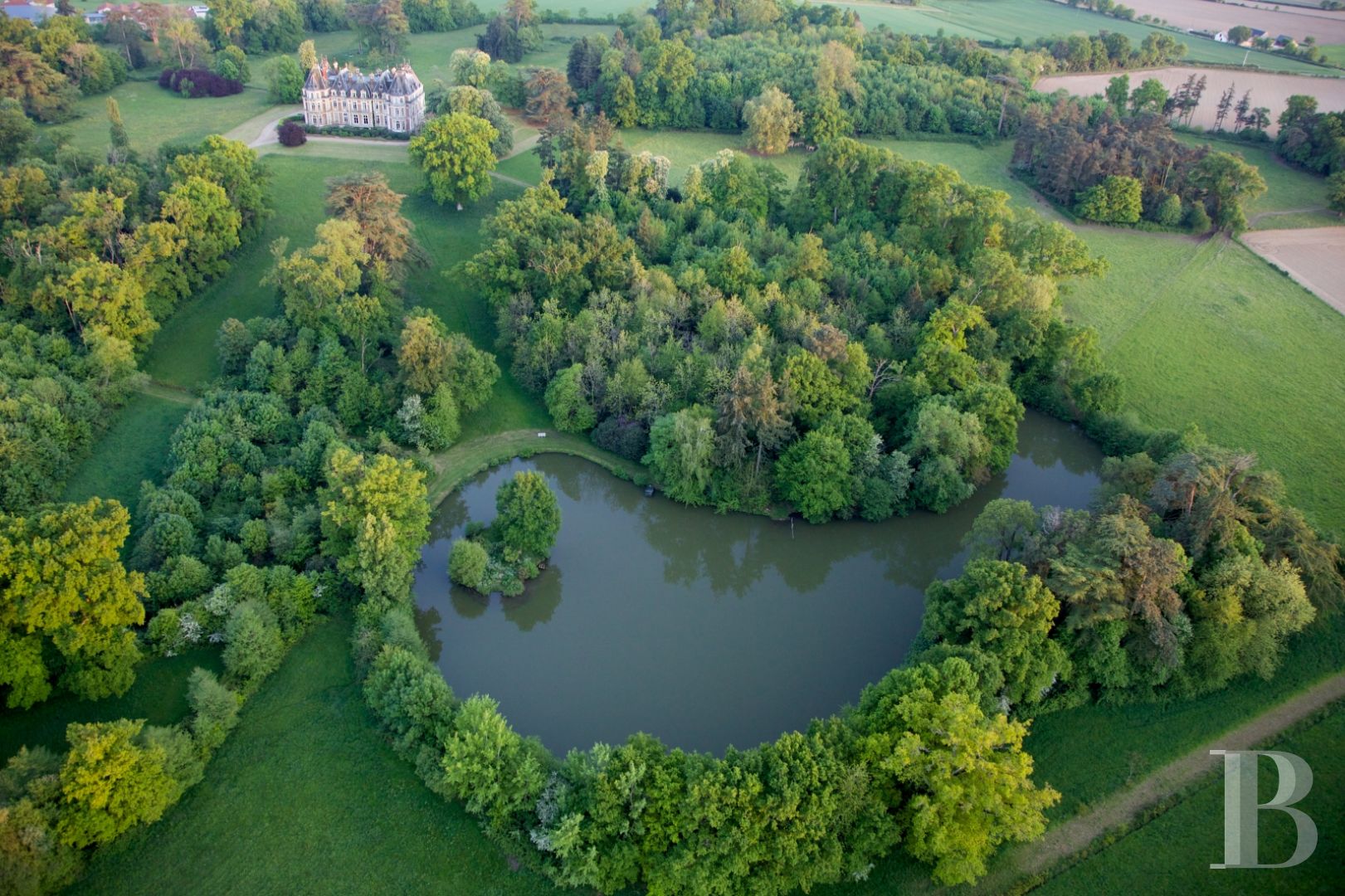Entre Angers et Cholet, un château de famille entouré de ses terres - photo  n°19