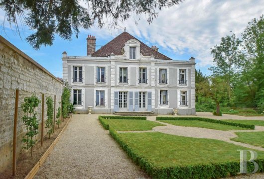 burgundy - In Burgundy, an hour and ten minutes from Paris,  an 18th century mansion house