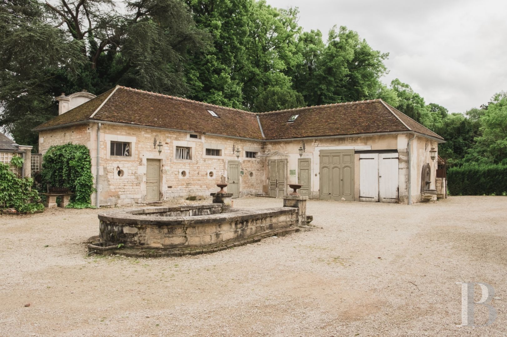 Au sud d’Auxerre, au bord de l’Yonne, un domaine du 18e s.  ouvert à toutes les villégiatures - photo  n°30