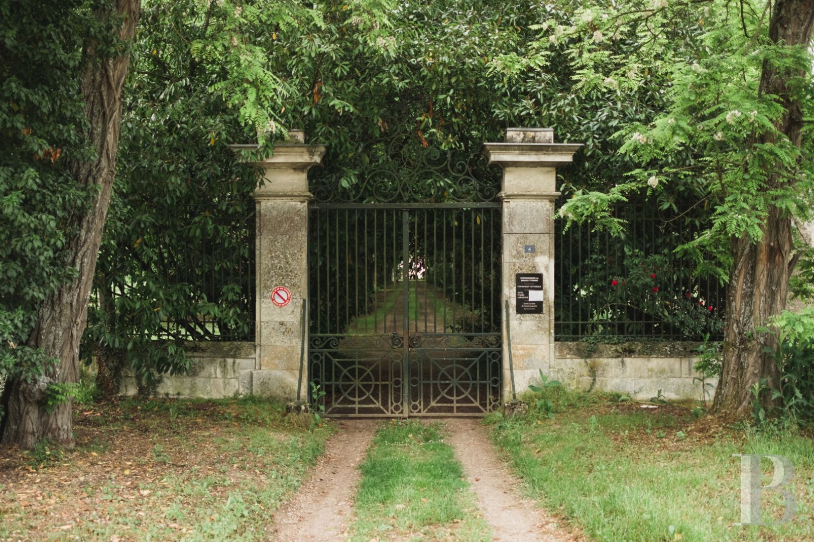 Au sud d’Auxerre, au bord de l’Yonne, un domaine du 18e s.  ouvert à toutes les villégiatures - photo  n°3