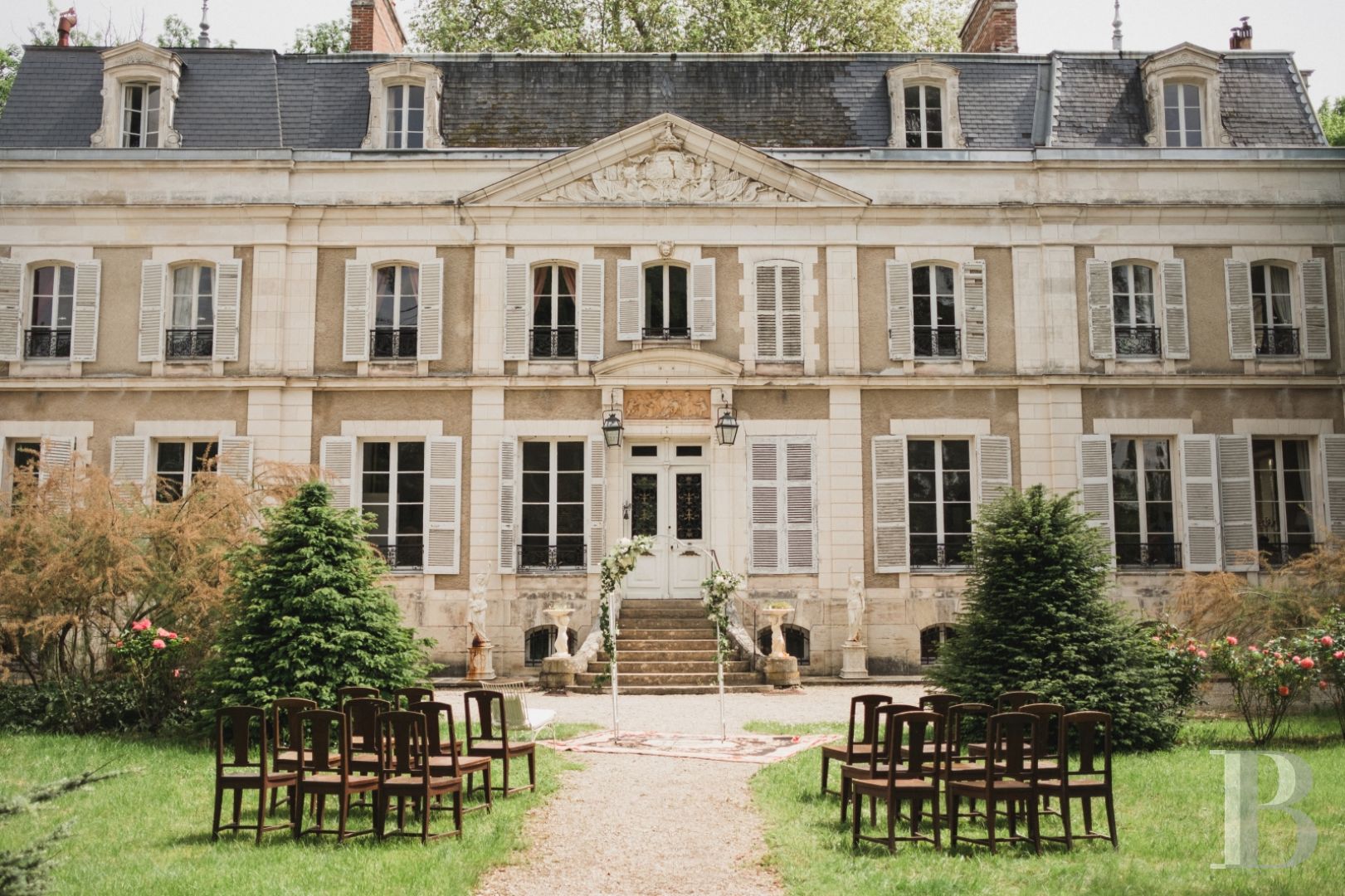 Au sud d’Auxerre, au bord de l’Yonne, un domaine du 18e s.  ouvert à toutes les villégiatures - photo  n°2