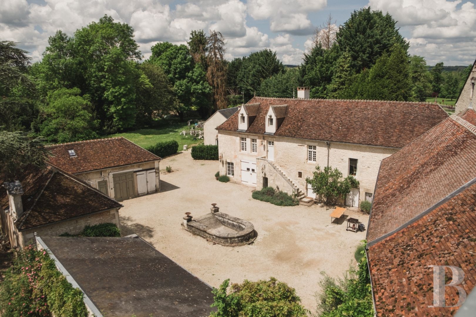 Au sud d’Auxerre, au bord de l’Yonne, un domaine du 18e s.  ouvert à toutes les villégiatures - photo  n°33