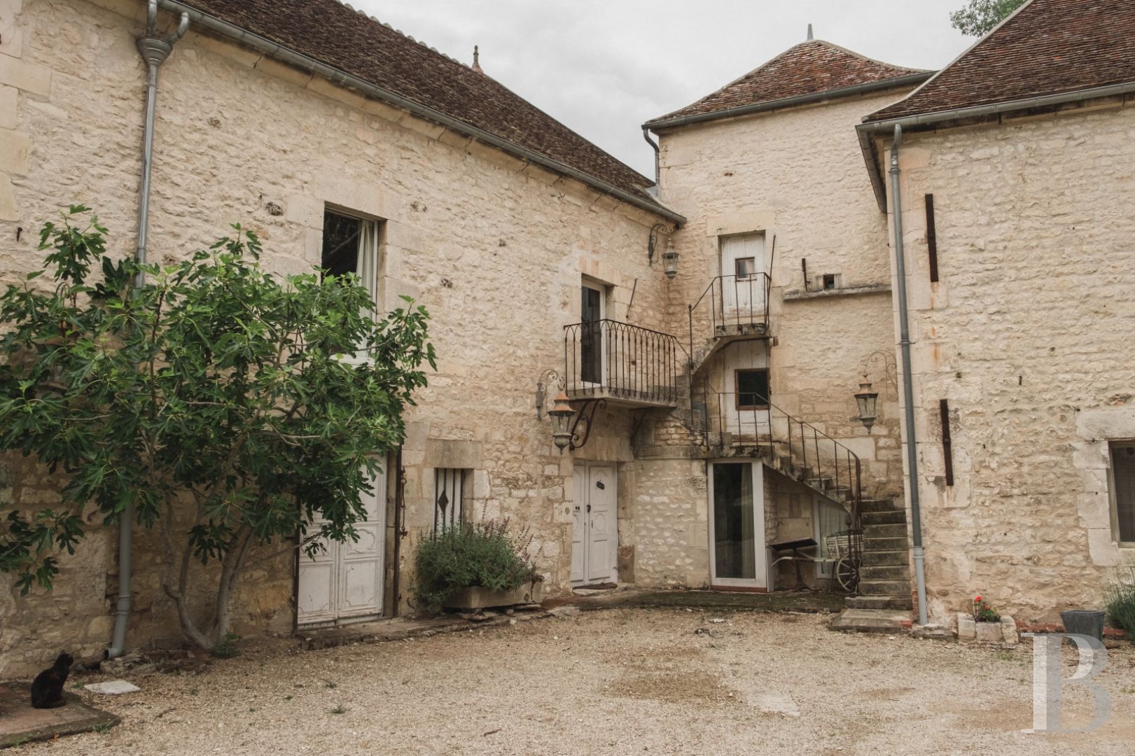 Au sud d’Auxerre, au bord de l’Yonne, un domaine du 18e s.  ouvert à toutes les villégiatures - photo  n°23