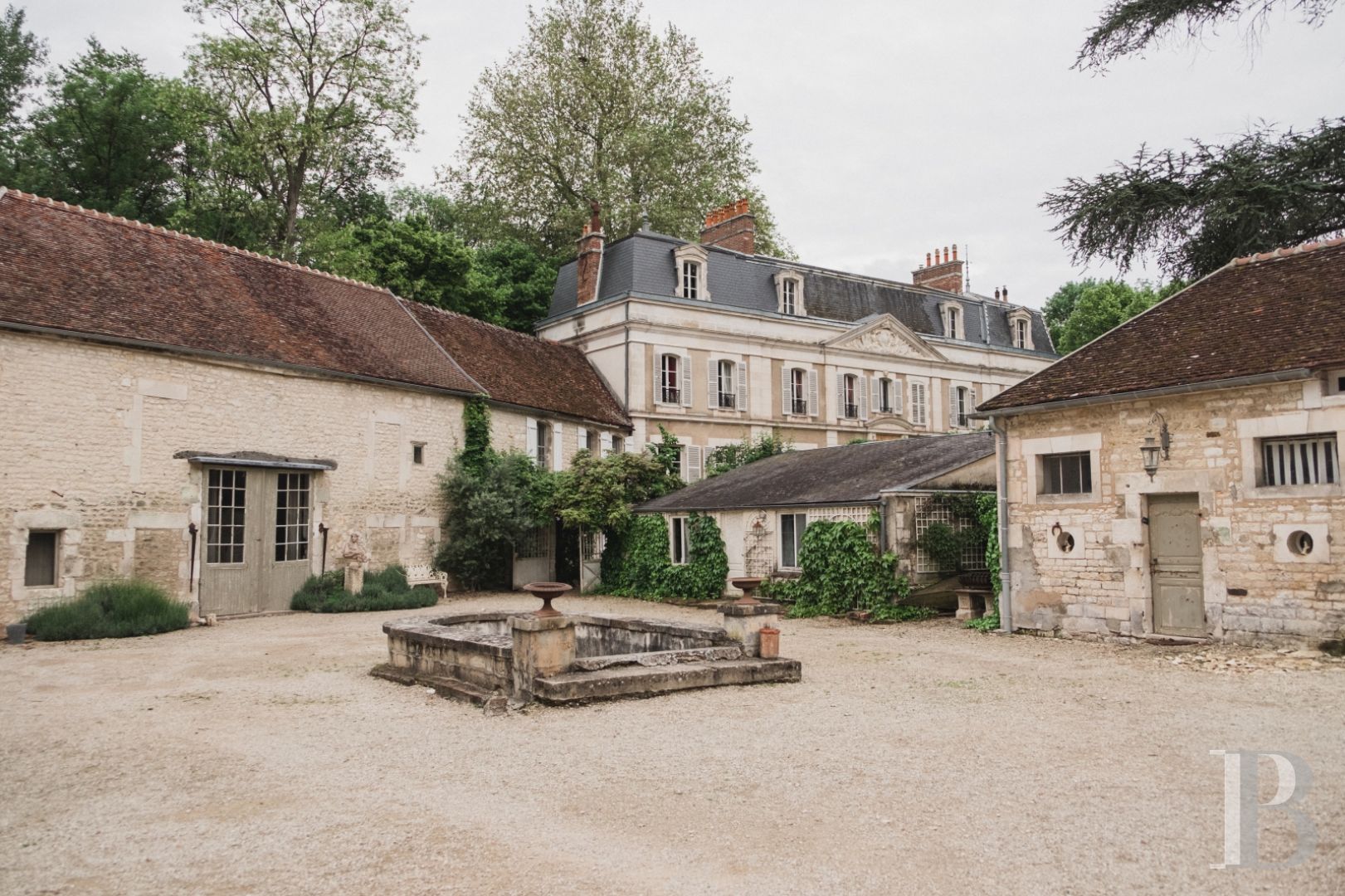 Au sud d’Auxerre, au bord de l’Yonne, un domaine du 18e s.  ouvert à toutes les villégiatures - photo  n°27
