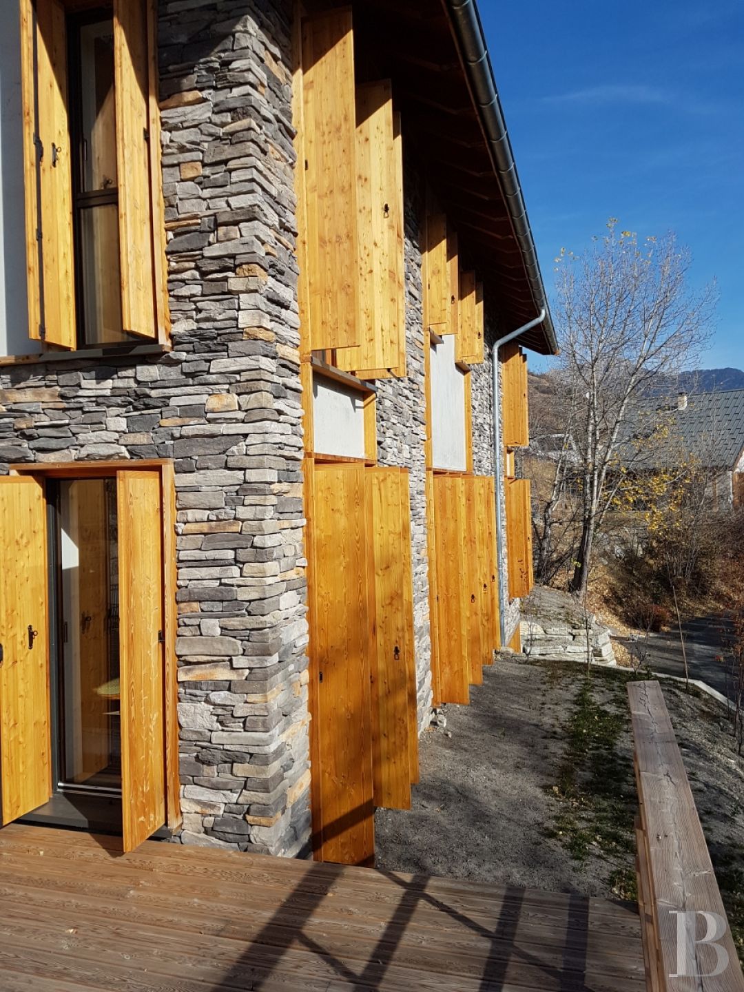 A contemporary chalet overlooking the Durance valley in the south-west of Briançon - photo  n°13
