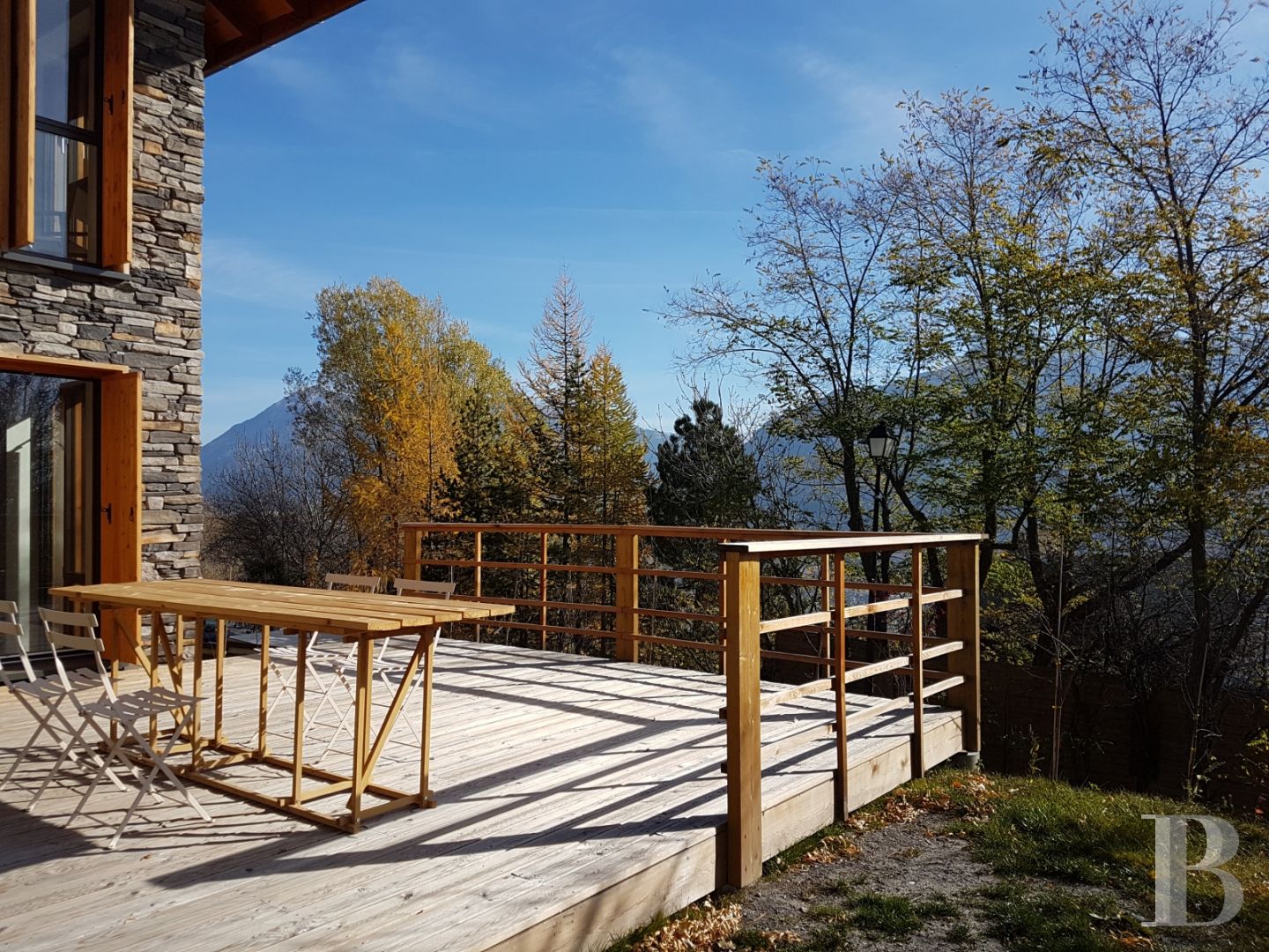 A contemporary chalet overlooking the Durance valley in the south-west of Briançon - photo  n°7