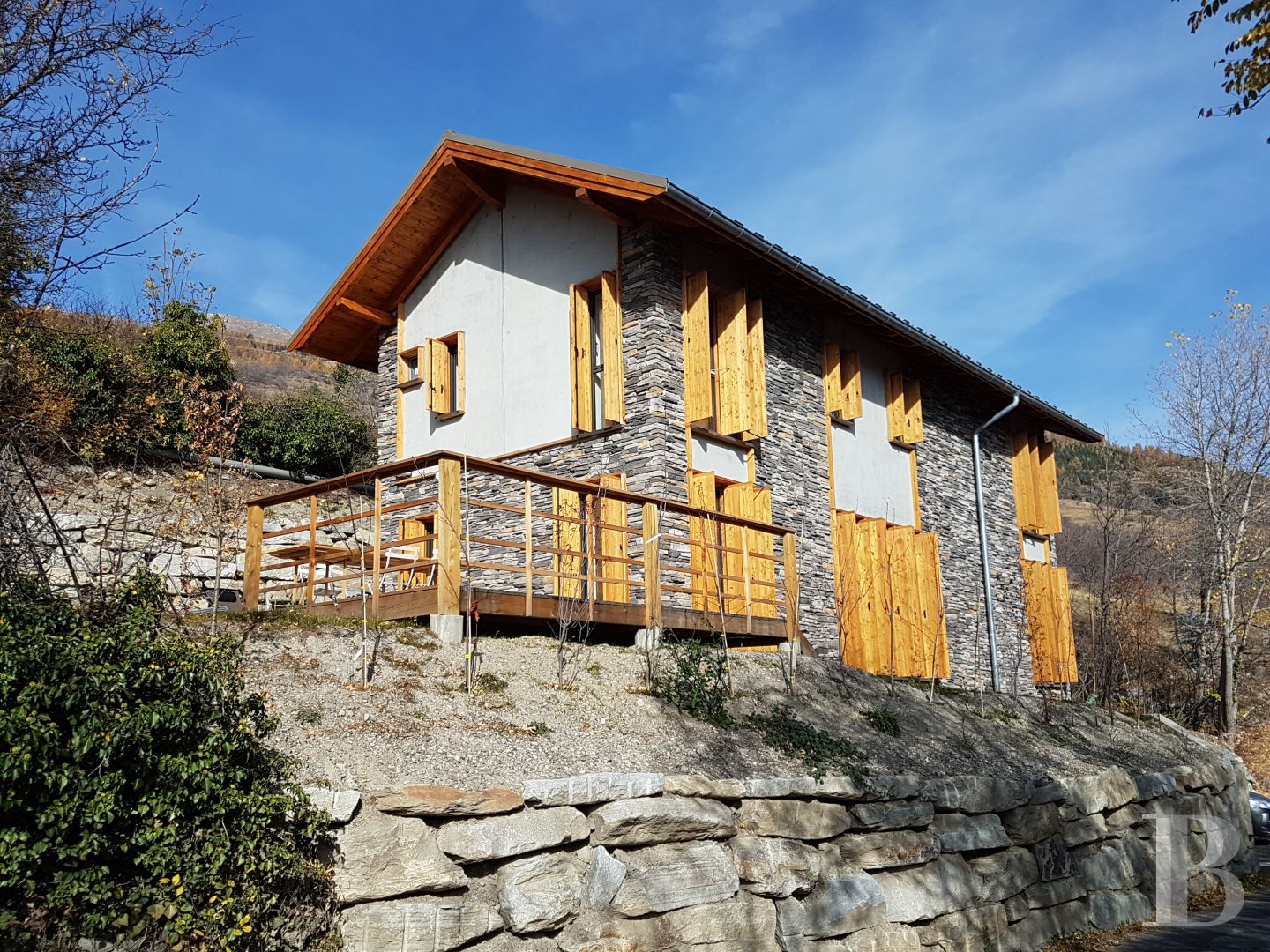 A contemporary chalet overlooking the Durance valley in the south-west of Briançon - photo  n°2