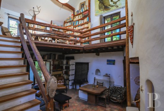 ile-de-france - En Seine-et-Marne, derrière une façade dissymétrique,  un logis d'artistes atypique, aux parfums venus d'ailleurs


