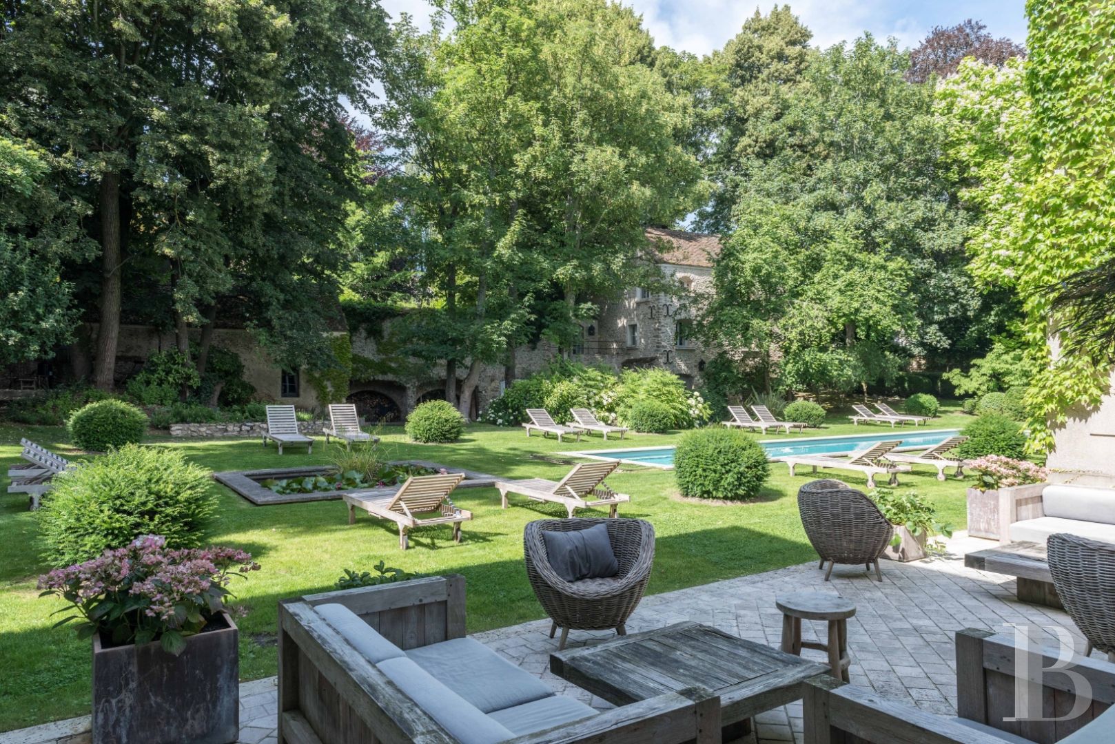 A classic and elegant house for relaxing weekends, family gatherings and important meetings just 50 kilometres from Paris  - photo  n°3