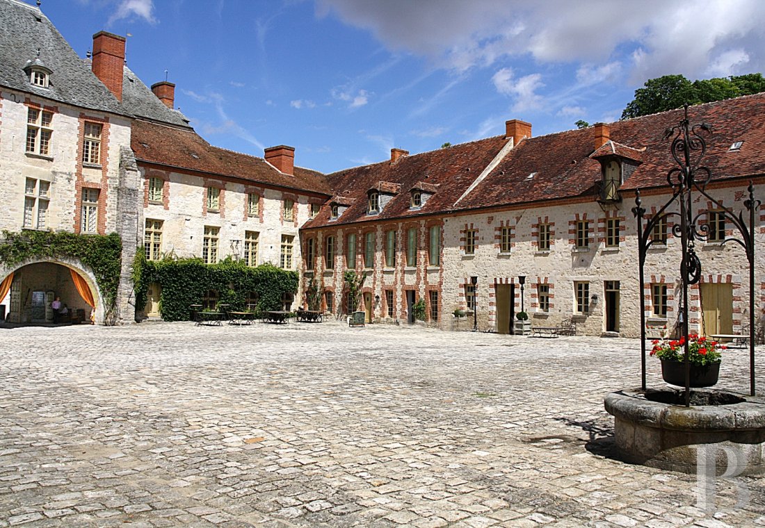 A medieval fortress transformed into a fairy tale castle  in Essonne, less than an hour from Paris - photo  n°6
