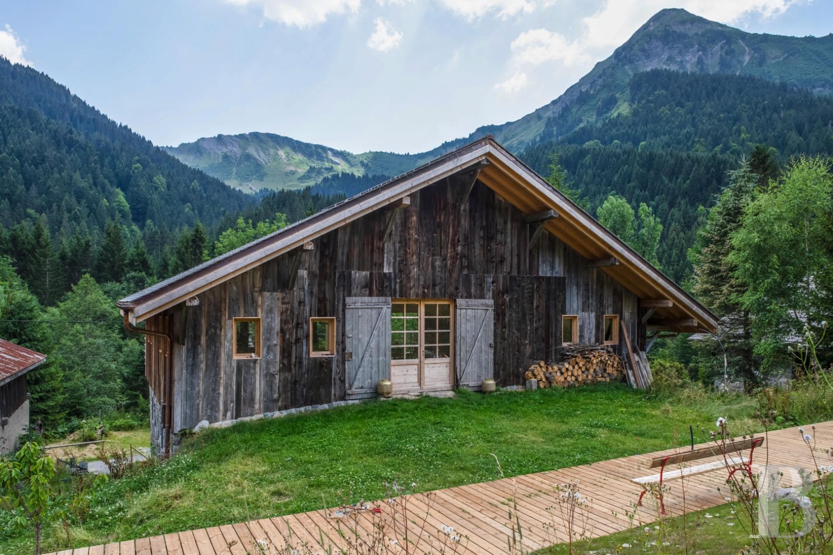 Dans la vallée de la Manche, à proximité de Morzine,  une ferme-chalet du 18e siècle pour une grande famille ou de nombreux amis - photo  n°1