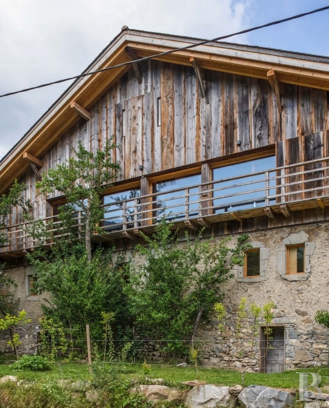 Dans la vallée de la Manche, à proximité de Morzine,  une ferme-chalet du 18e siècle pour une grande famille ou de nombreux amis - photo  n°2