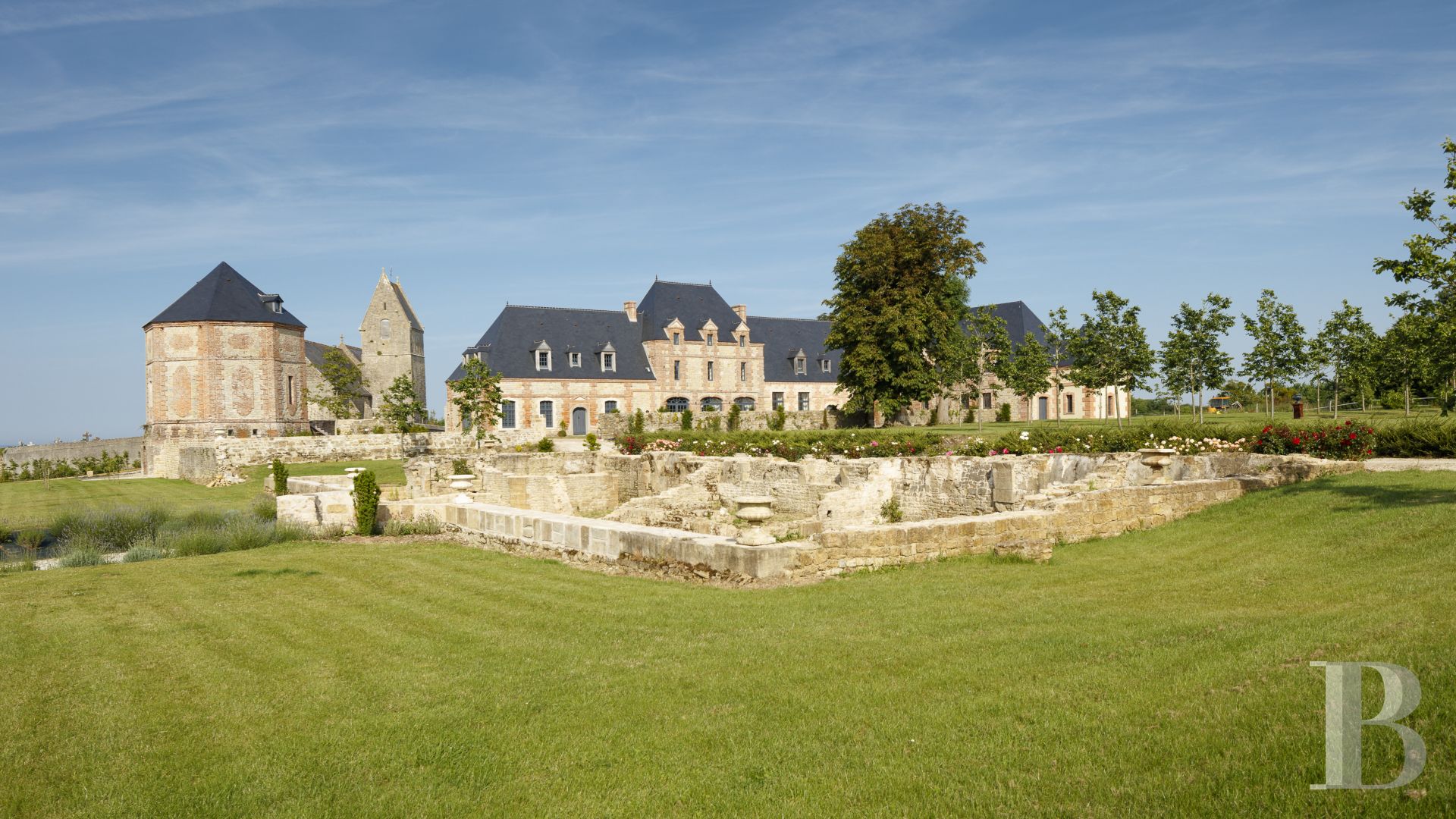 An old 17th century estate near the landing beaches in Cotentin, between Saint-Lô and Cherbourg - photo  n°2