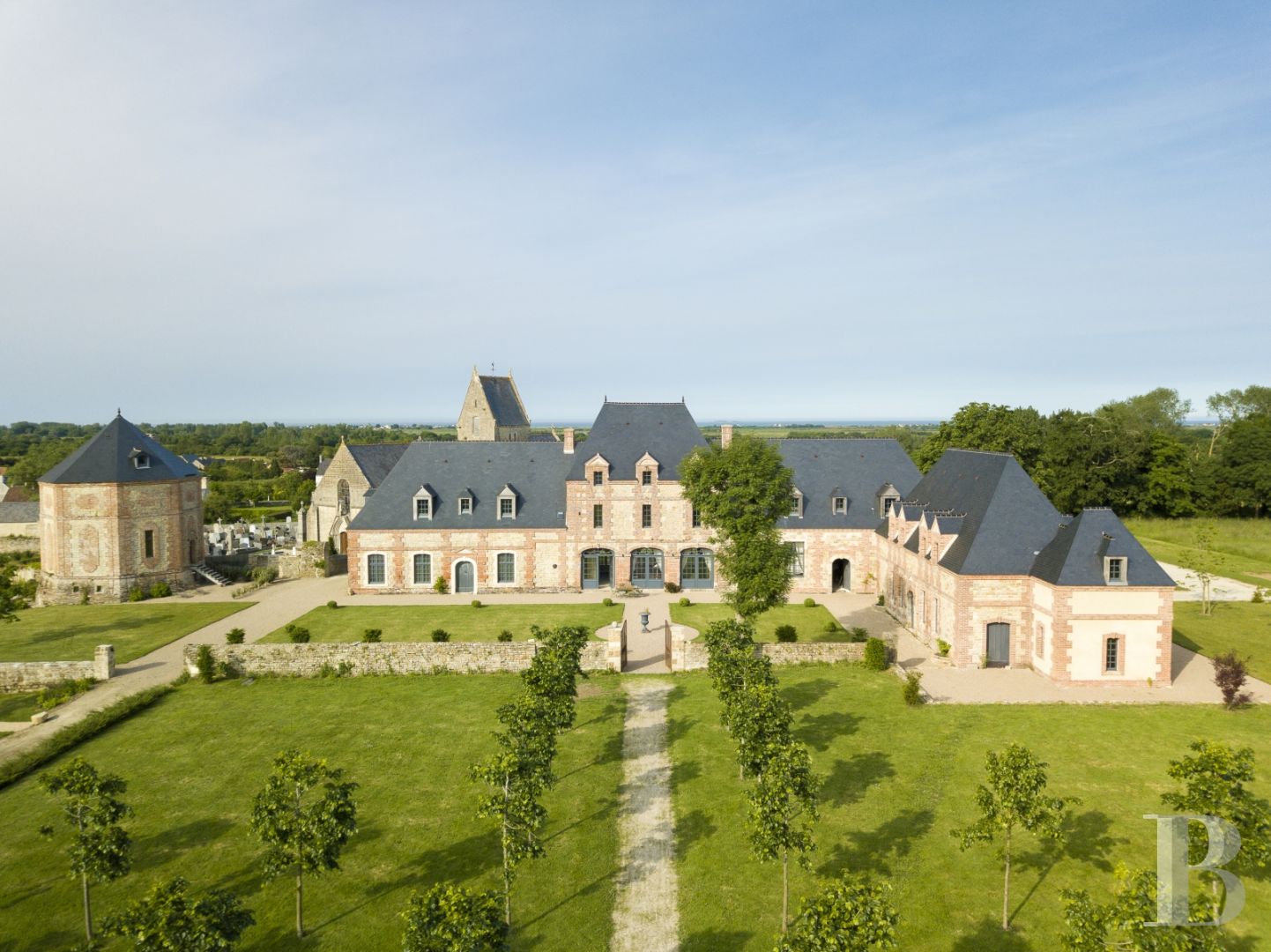 An old 17th century estate near the landing beaches in Cotentin, between Saint-Lô and Cherbourg - photo  n°1