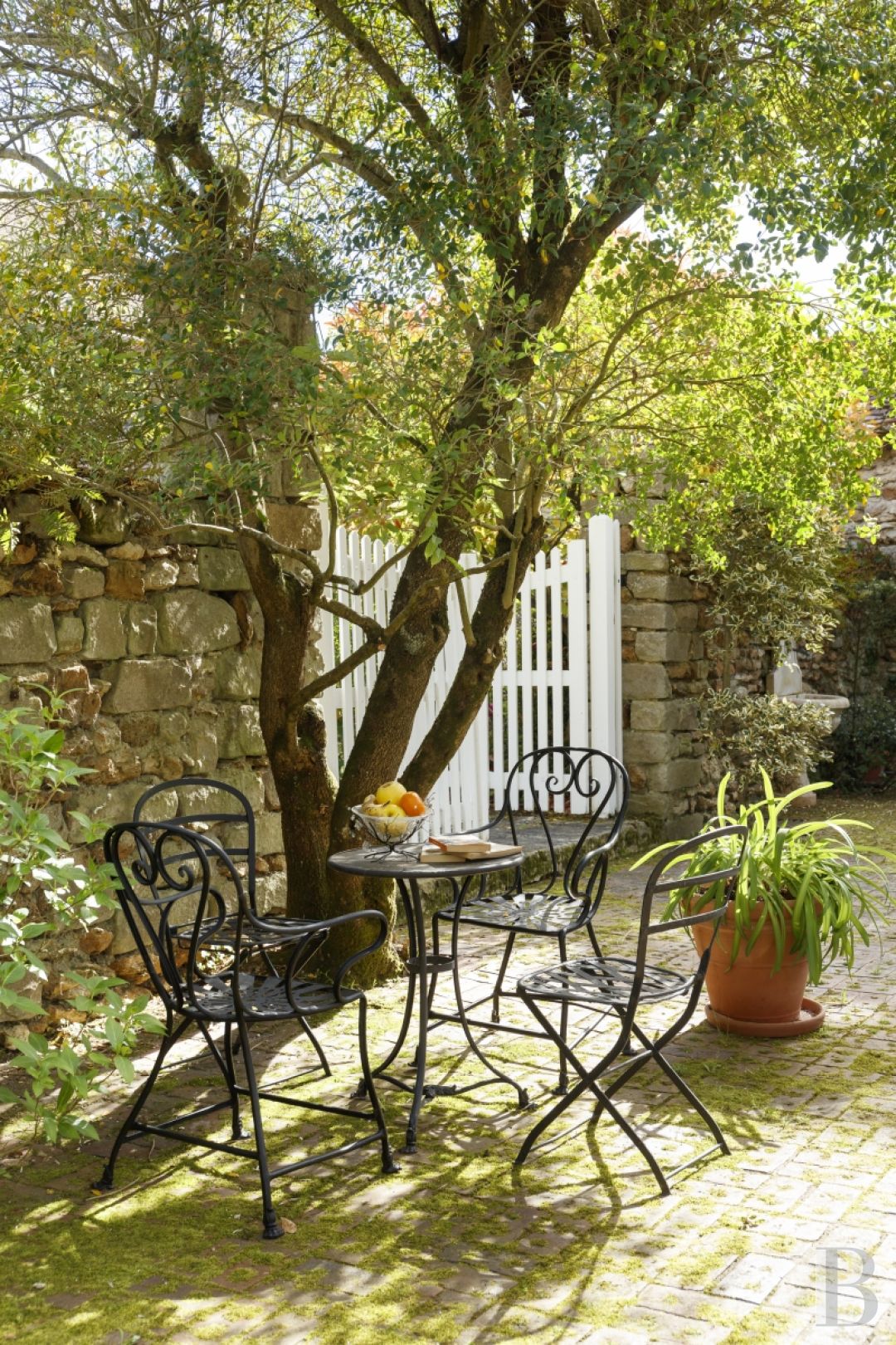 En Gâtinais, non loin de Paris, une maison de village blottie contre son grand jardin - photo  n°3