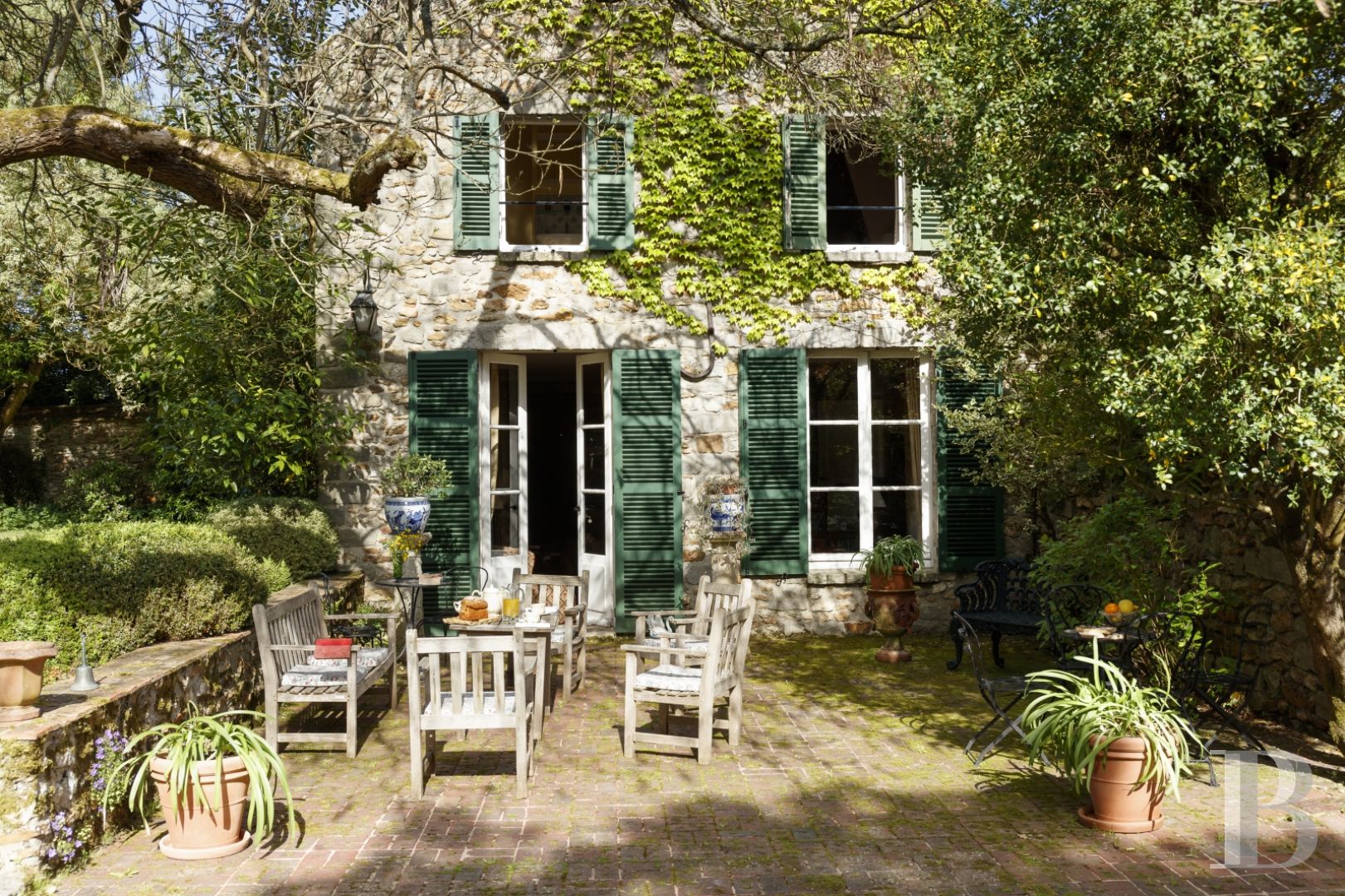 En Gâtinais, non loin de Paris, une maison de village blottie contre son grand jardin - photo  n°5