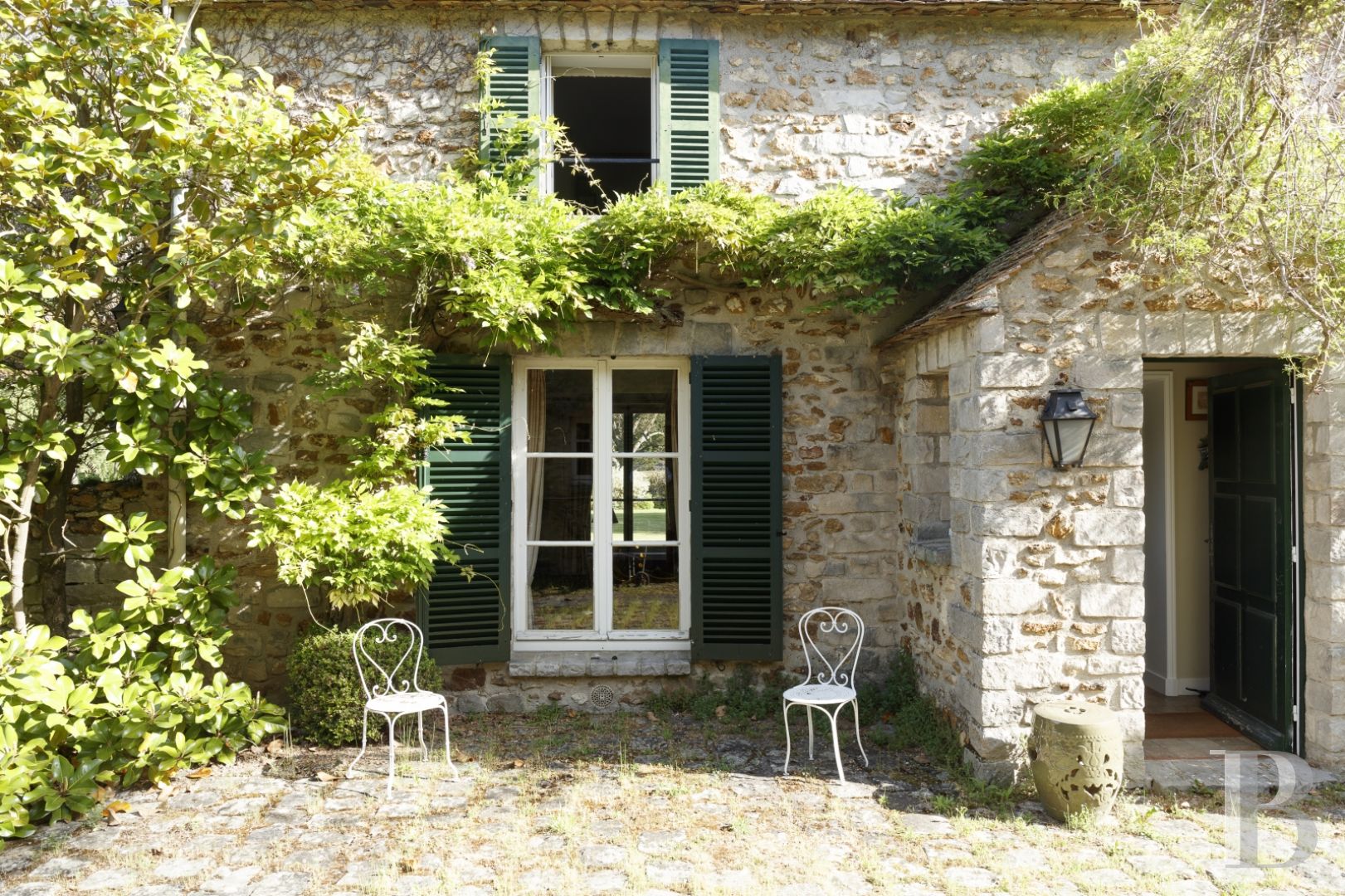 En Gâtinais, non loin de Paris, une maison de village blottie contre son grand jardin - photo  n°4