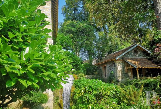A chateau's former outbuildings transformed into guesthouses  in Courances and the province of Gâtinais - photo  n°6