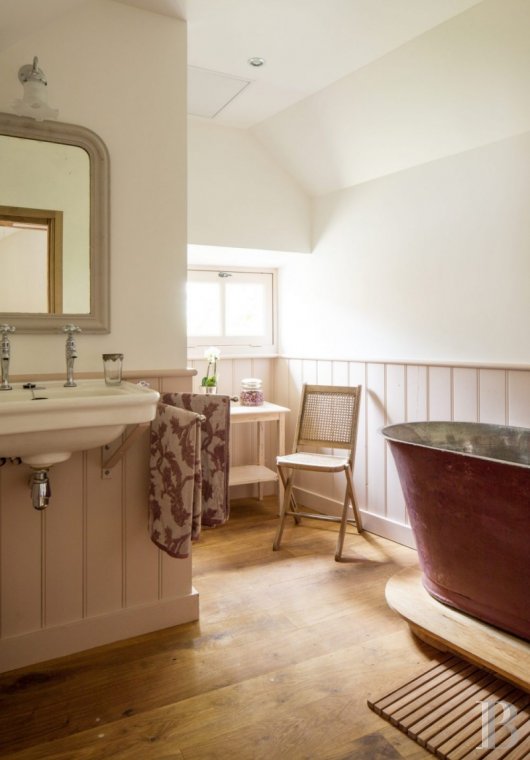 A chateau's former outbuildings transformed into guesthouses  in Courances and the province of Gâtinais - photo  n°23