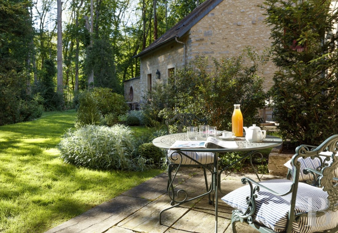 A chateau's former outbuildings transformed into guesthouses  in Courances and the province of Gâtinais - photo  n°4