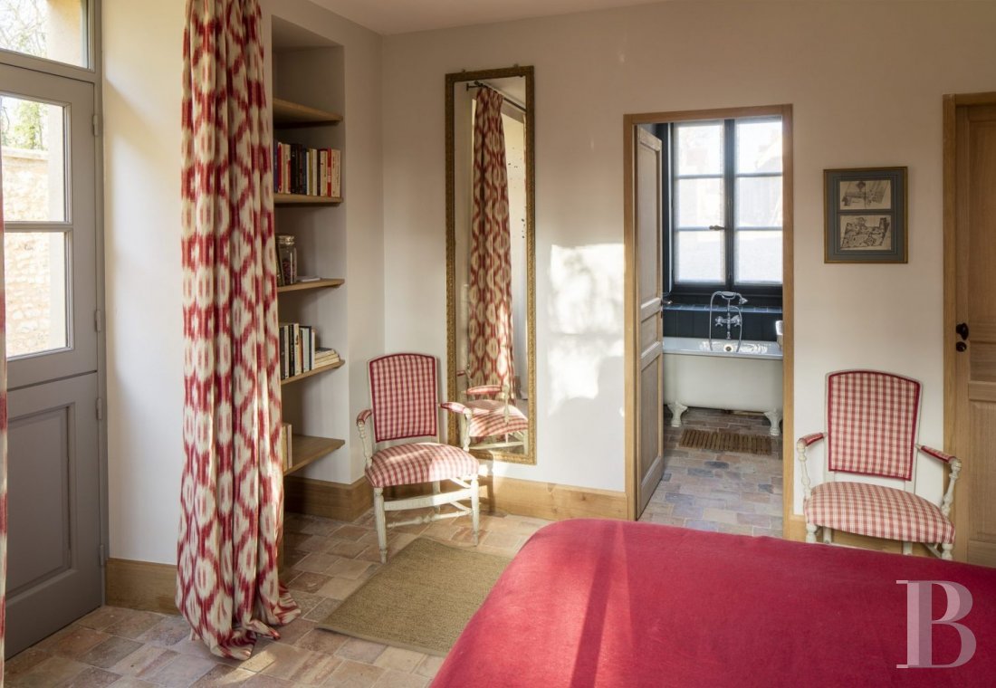 A chateau's former outbuildings transformed into guesthouses  in Courances and the province of Gâtinais - photo  n°26