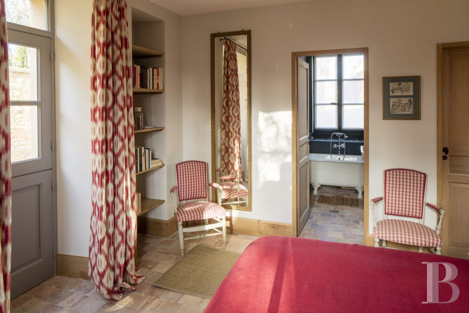 A chateau's former outbuildings transformed into guesthouses  in Courances and the province of Gâtinais - photo  n°26