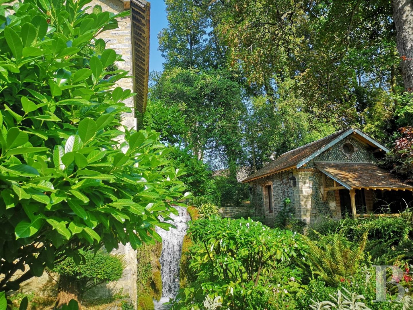 A chateau's former outbuildings transformed into guesthouses  in Courances and the province of Gâtinais - photo  n°6