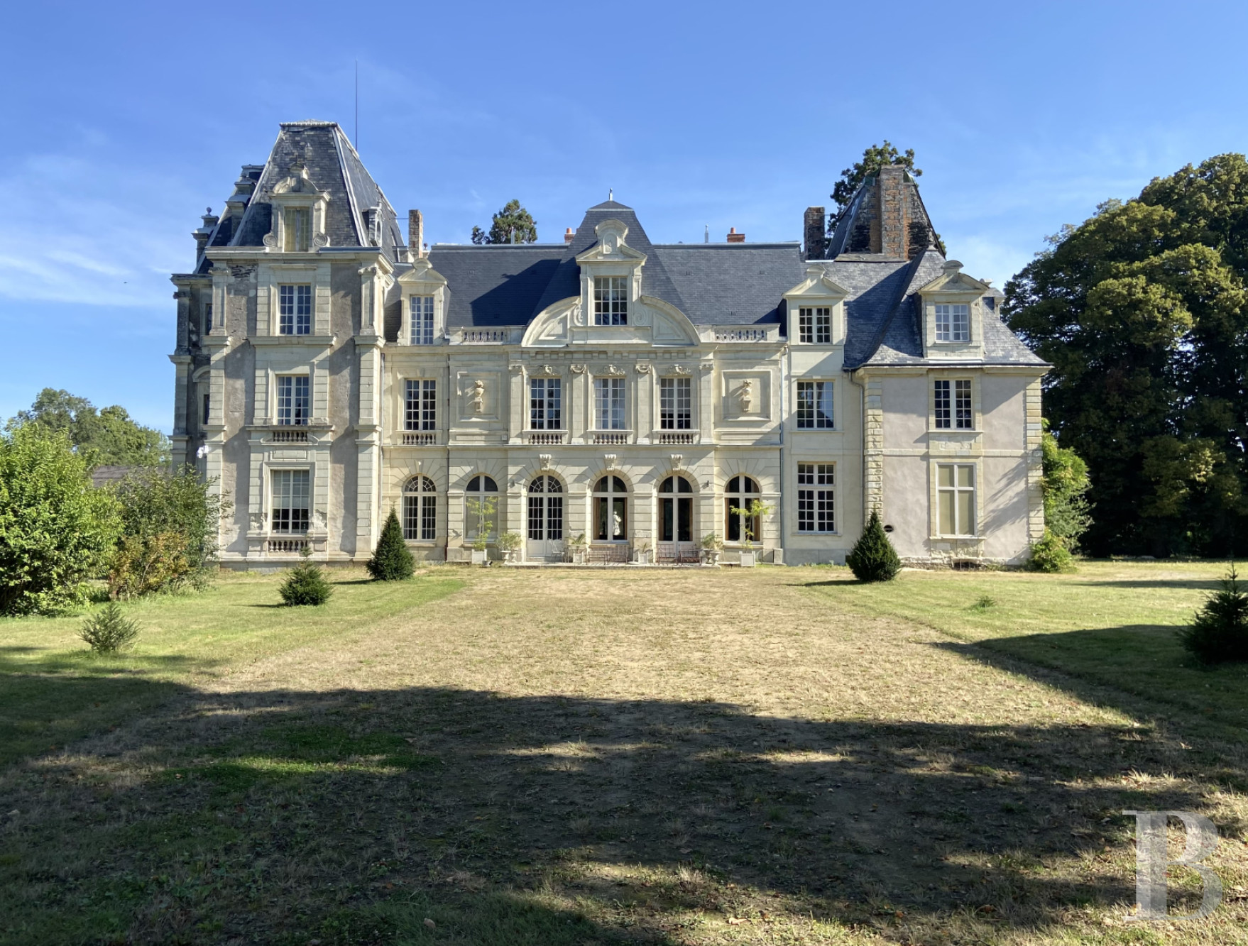 Au milieu de la campagne angevine, un château et son parc inscrits dans les siècles  - photo  n°1