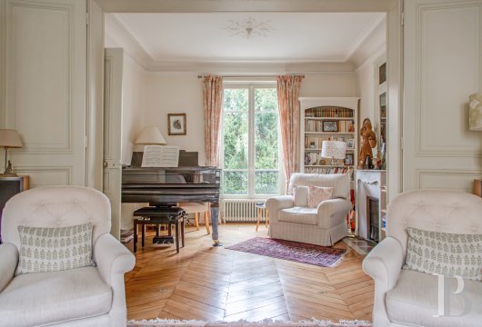 paris - Au calme d'une voie privée du quartier Montreuil à Versailles, une maison de 280 m² avec jardin